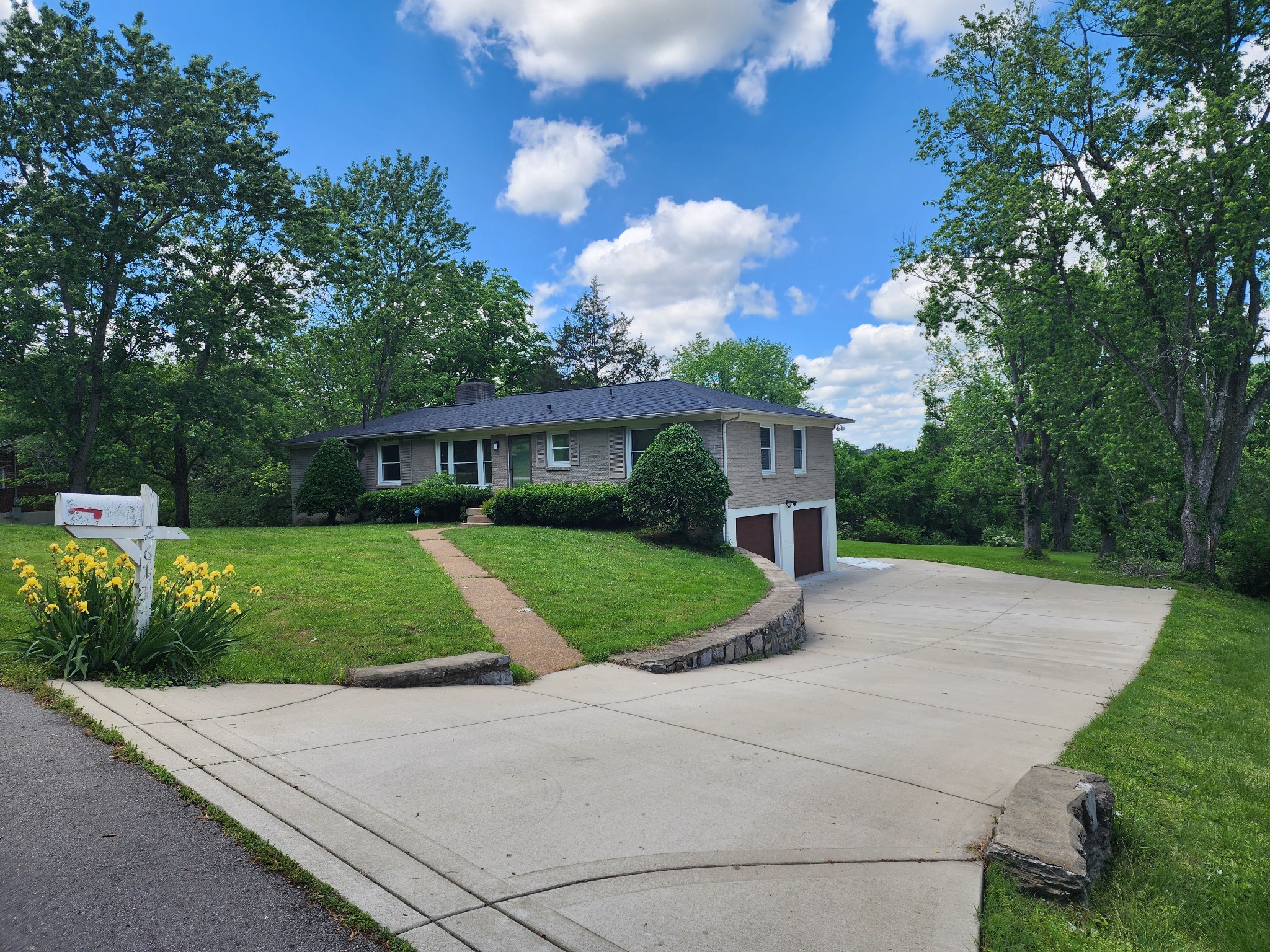 2613 Lishwood Dr
