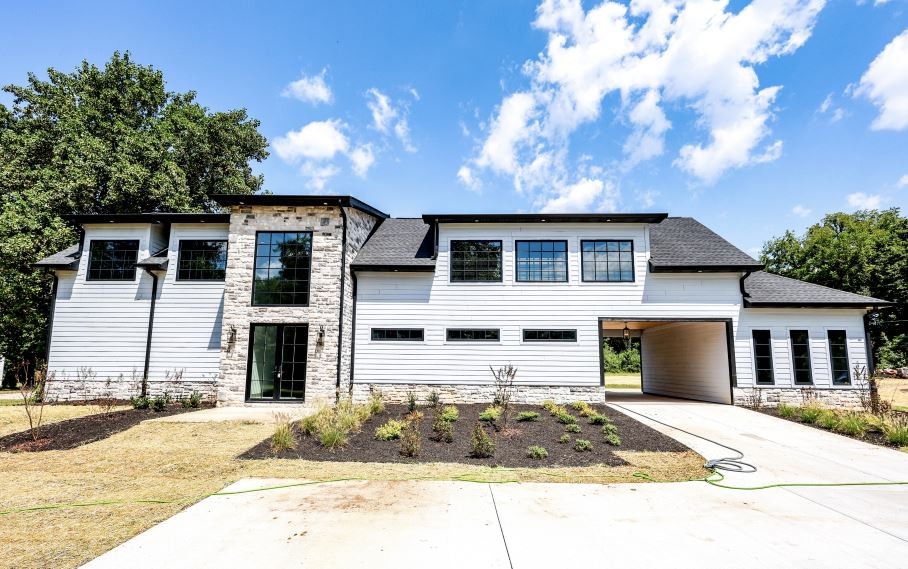 2025 Nelson Ln