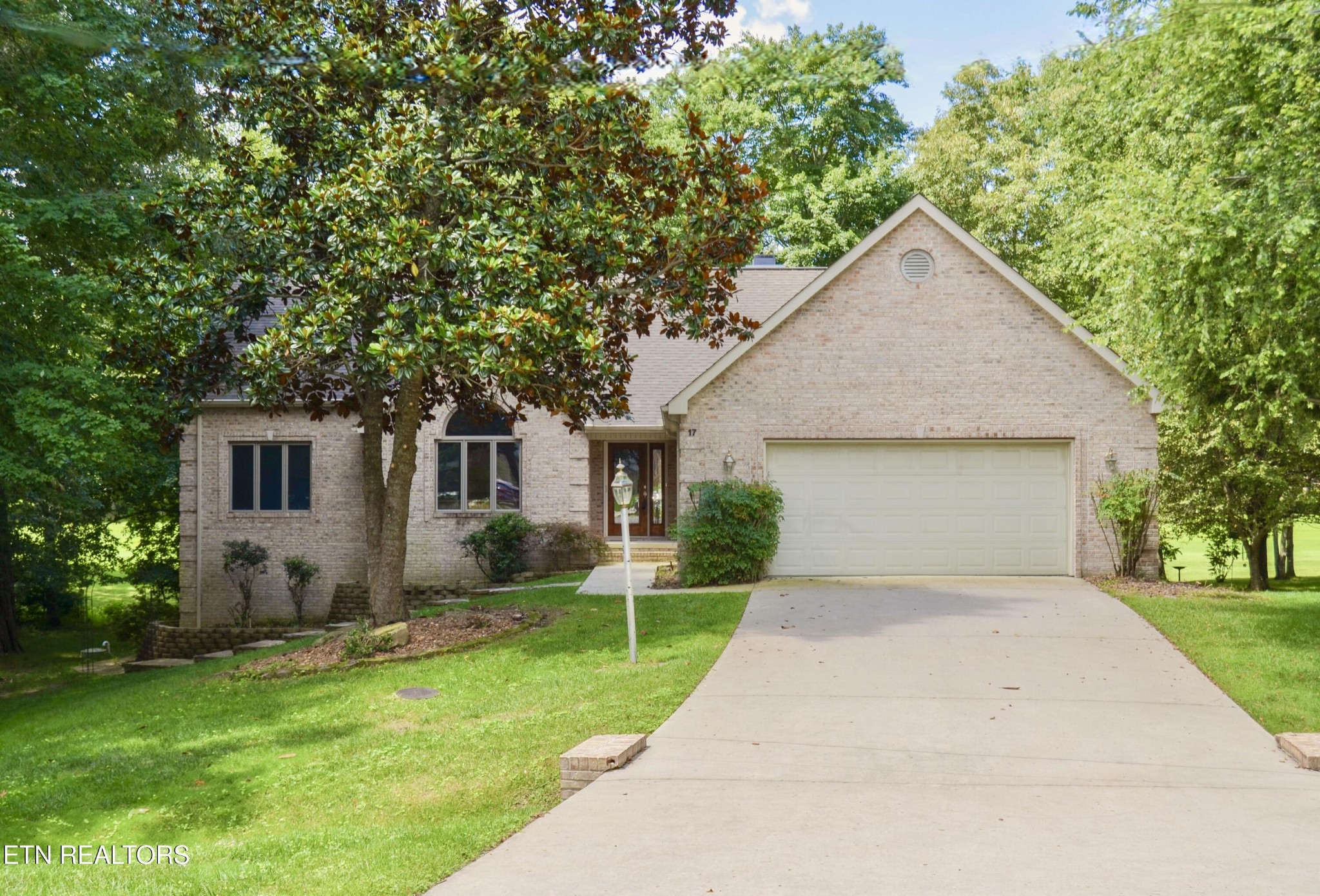 17 Kenwood Court