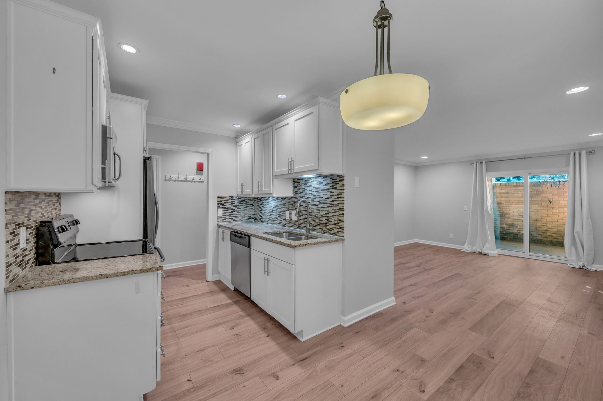 4425 Westlawn Dr