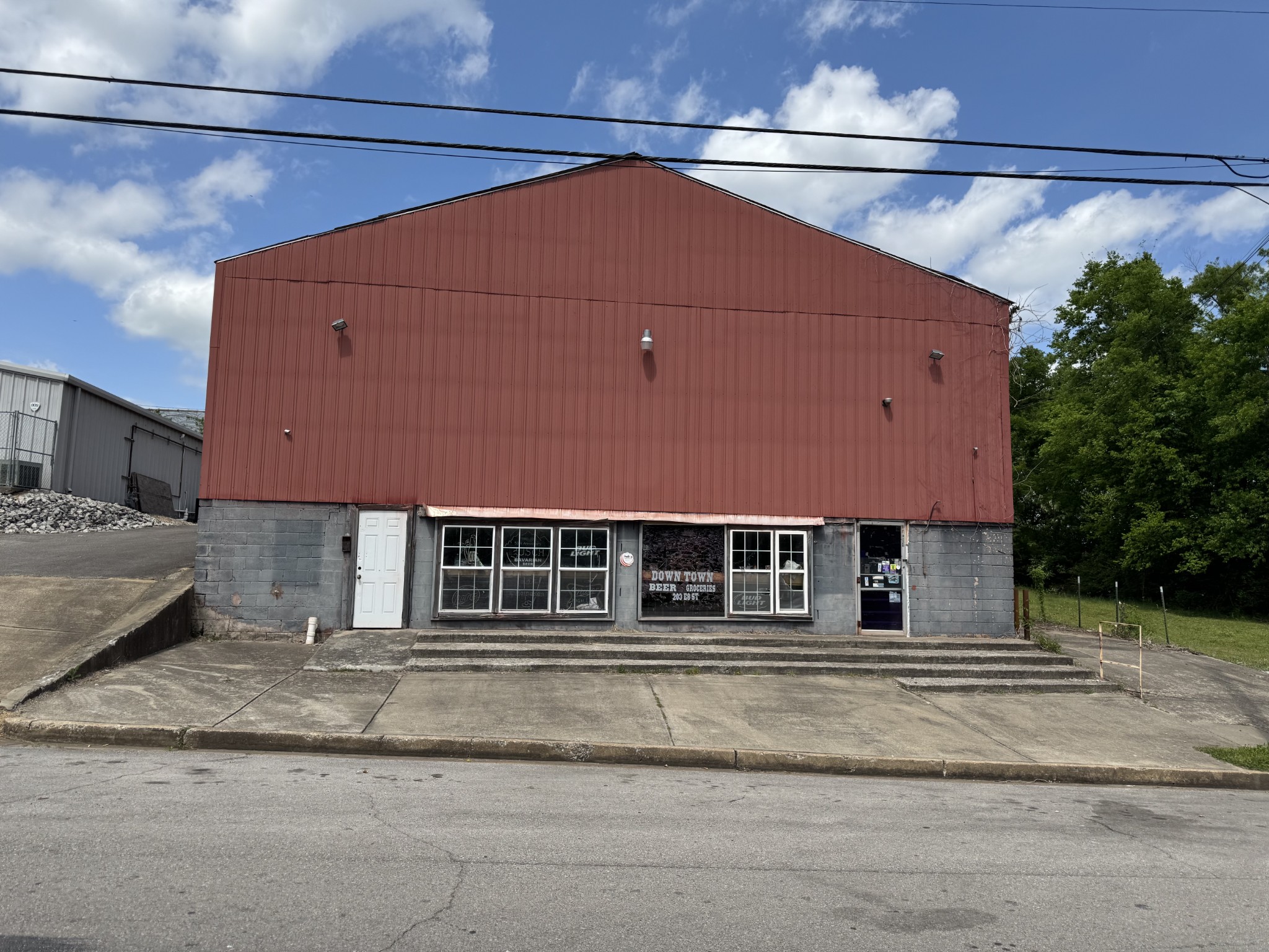 203 E 8th St