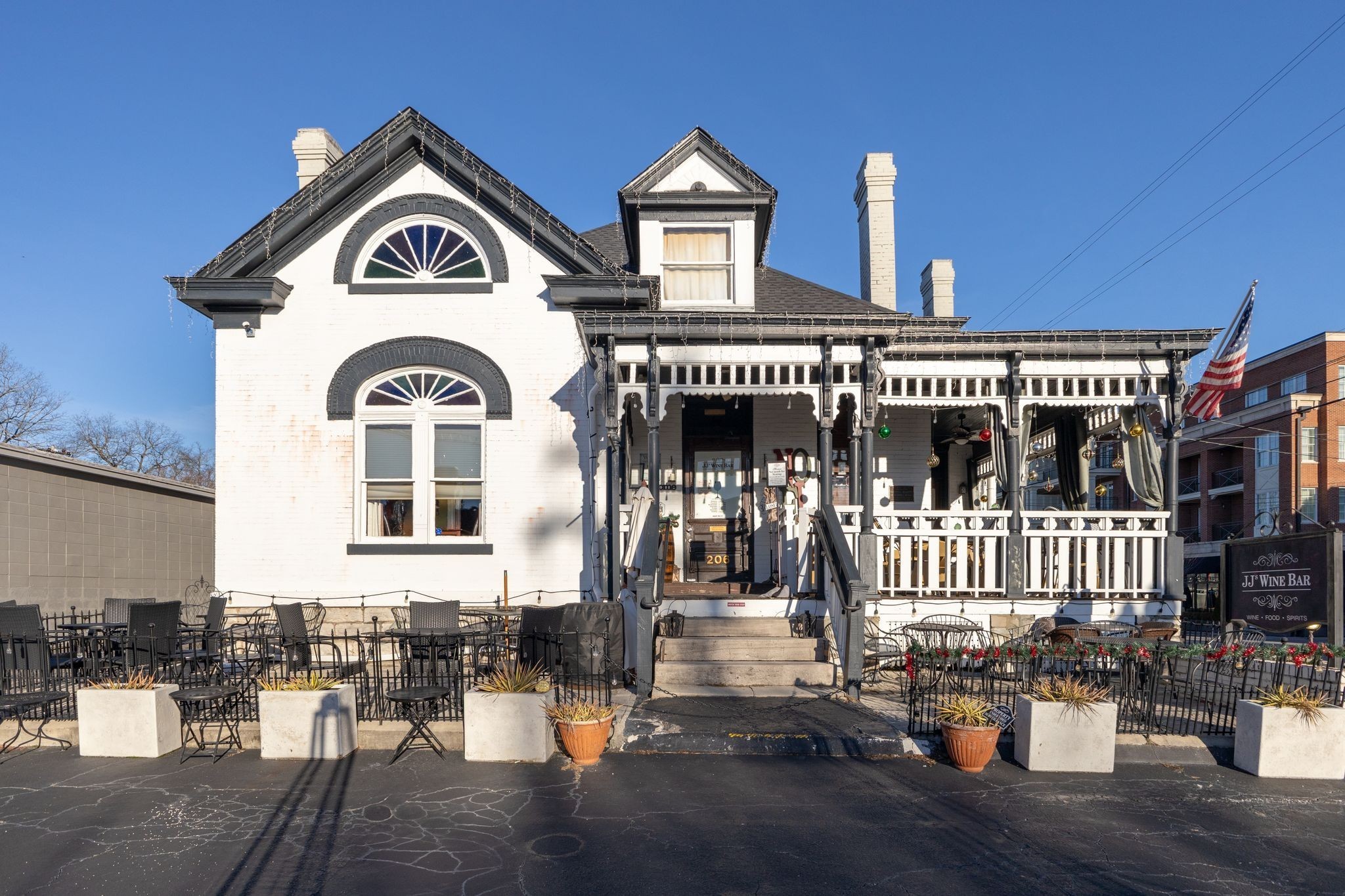 206 E Main St