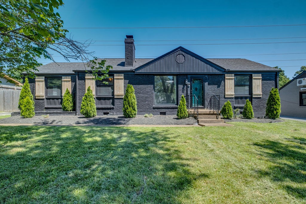 2700 Lakeland Dr