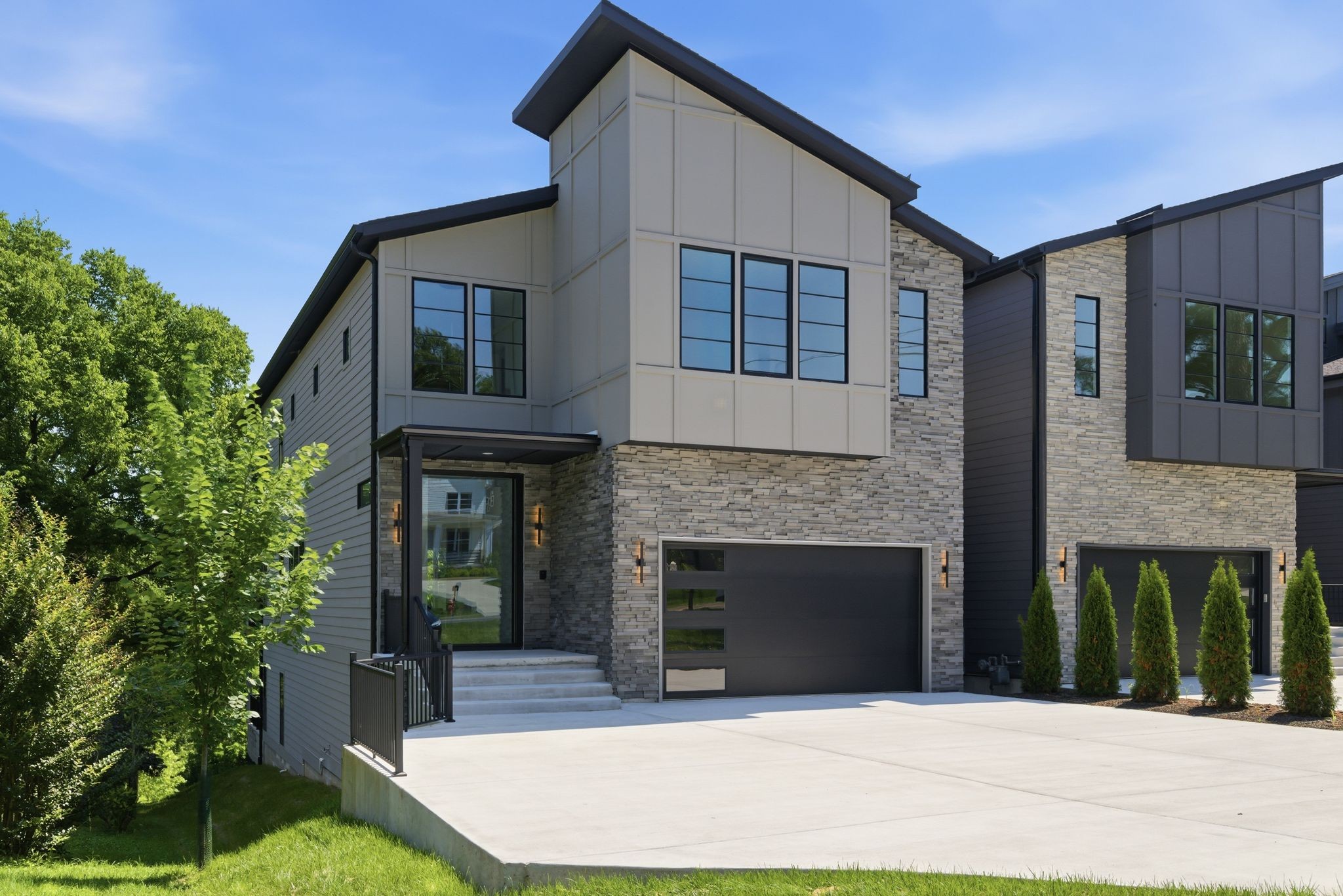 2505 Barclay Dr
