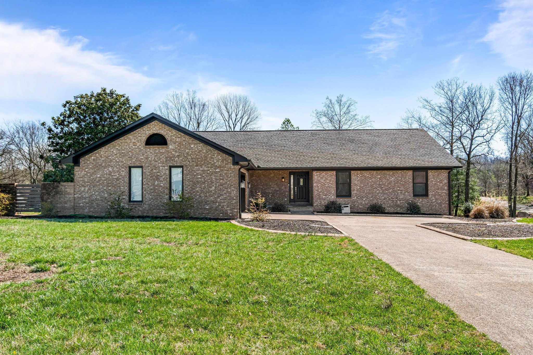 1106 Roseland Dr
