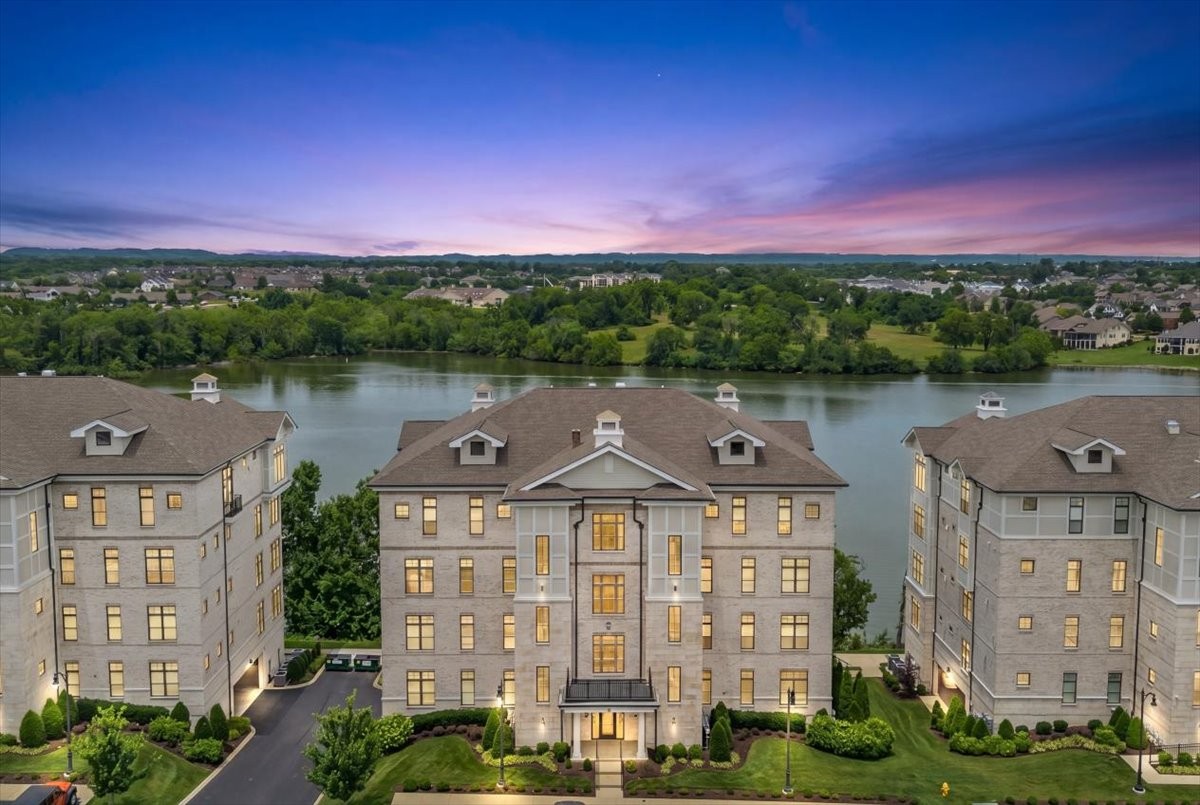 1024 Club View Dr
