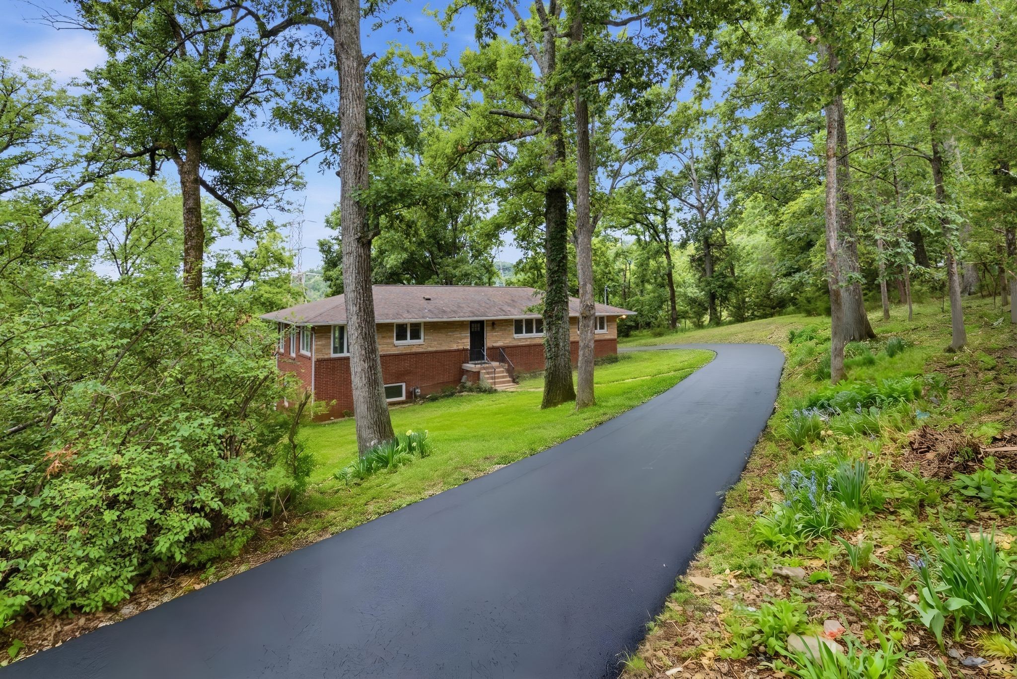 827 Redwood Dr