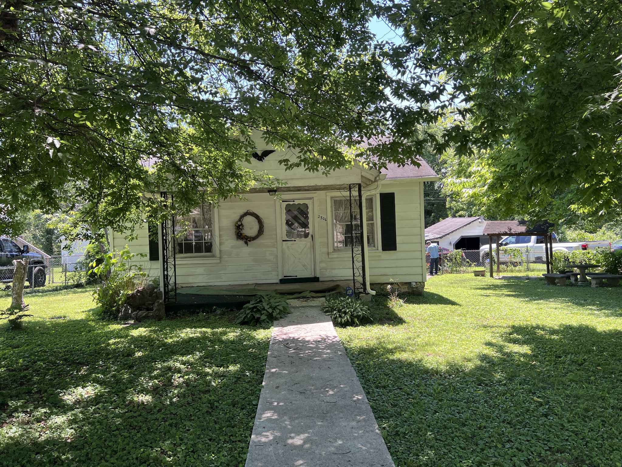 2306 Alpine Ave