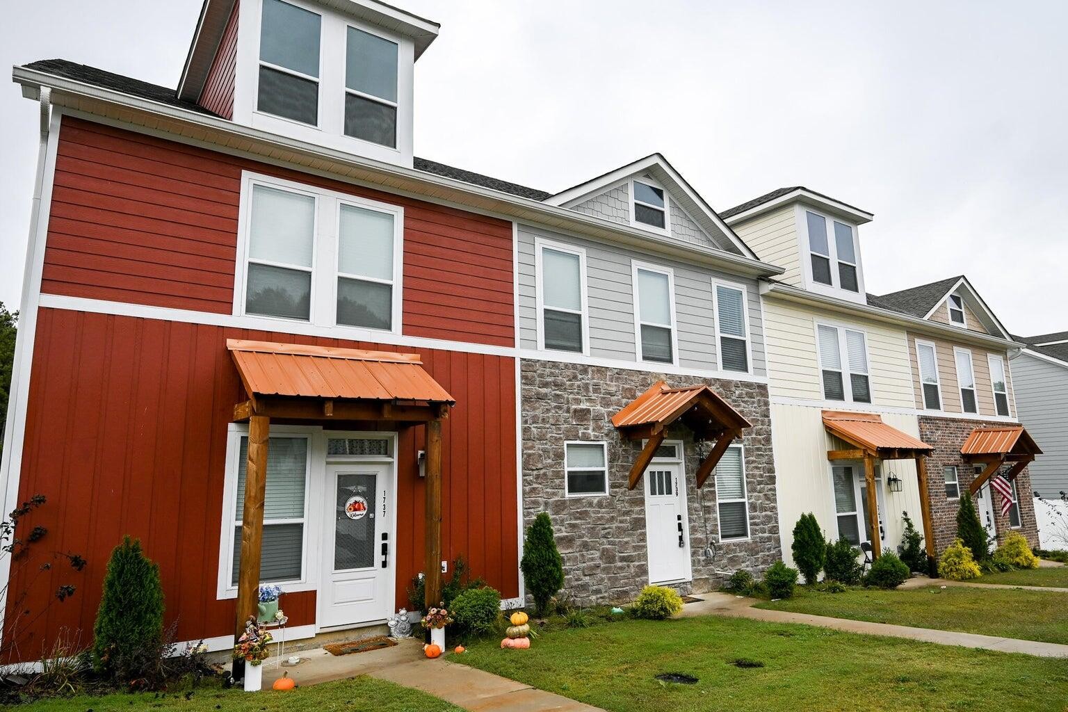 1743 Arbor Hills Drive, SE