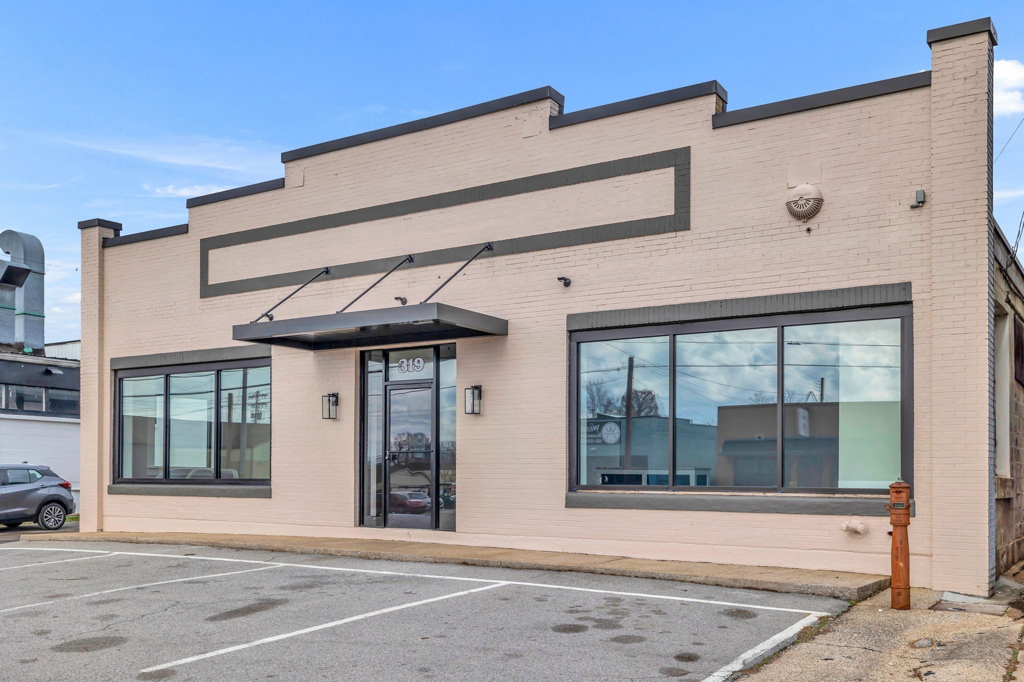 319 E Main St