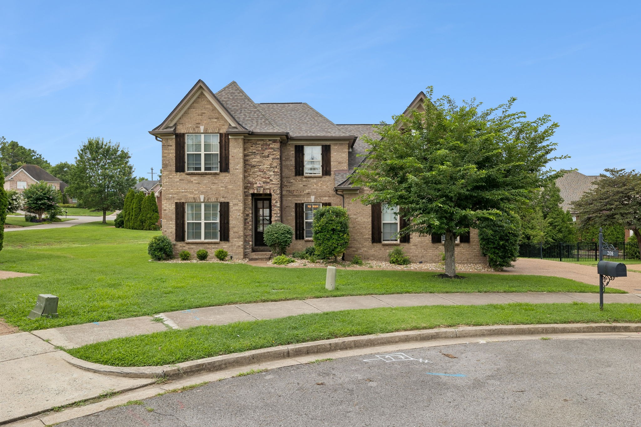 208 Chapel Ct, S