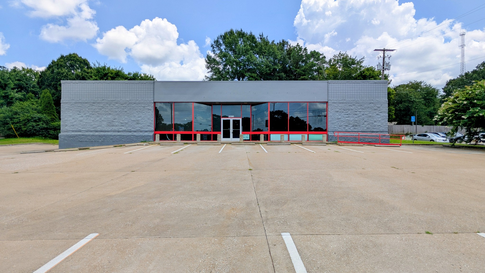 2090 N Highland Ave