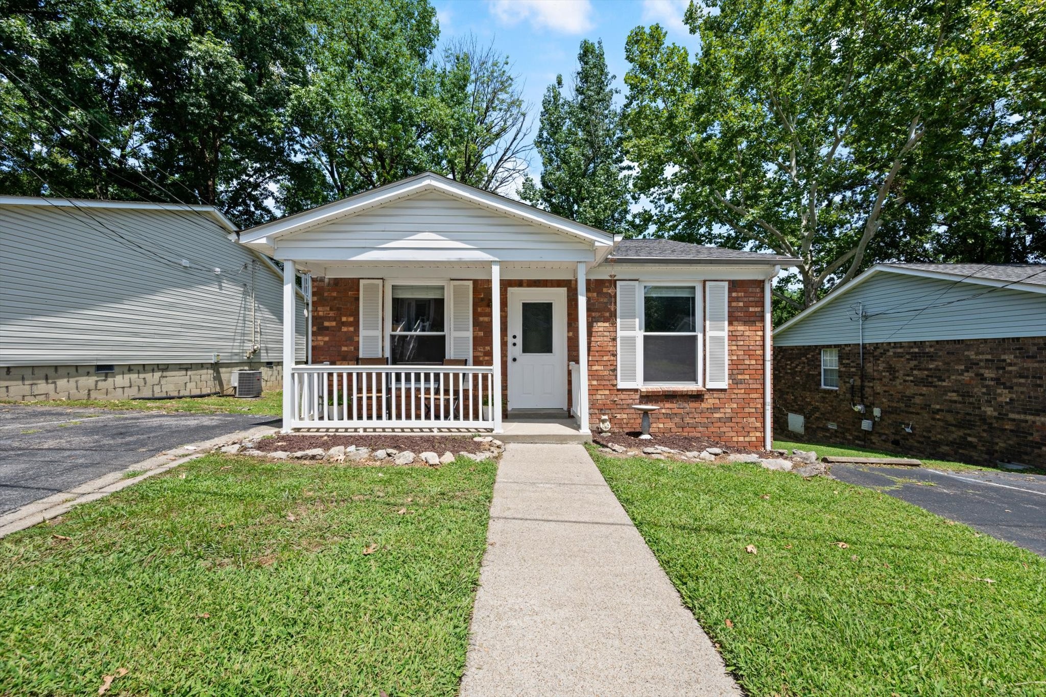 102 Five Oaks Dr