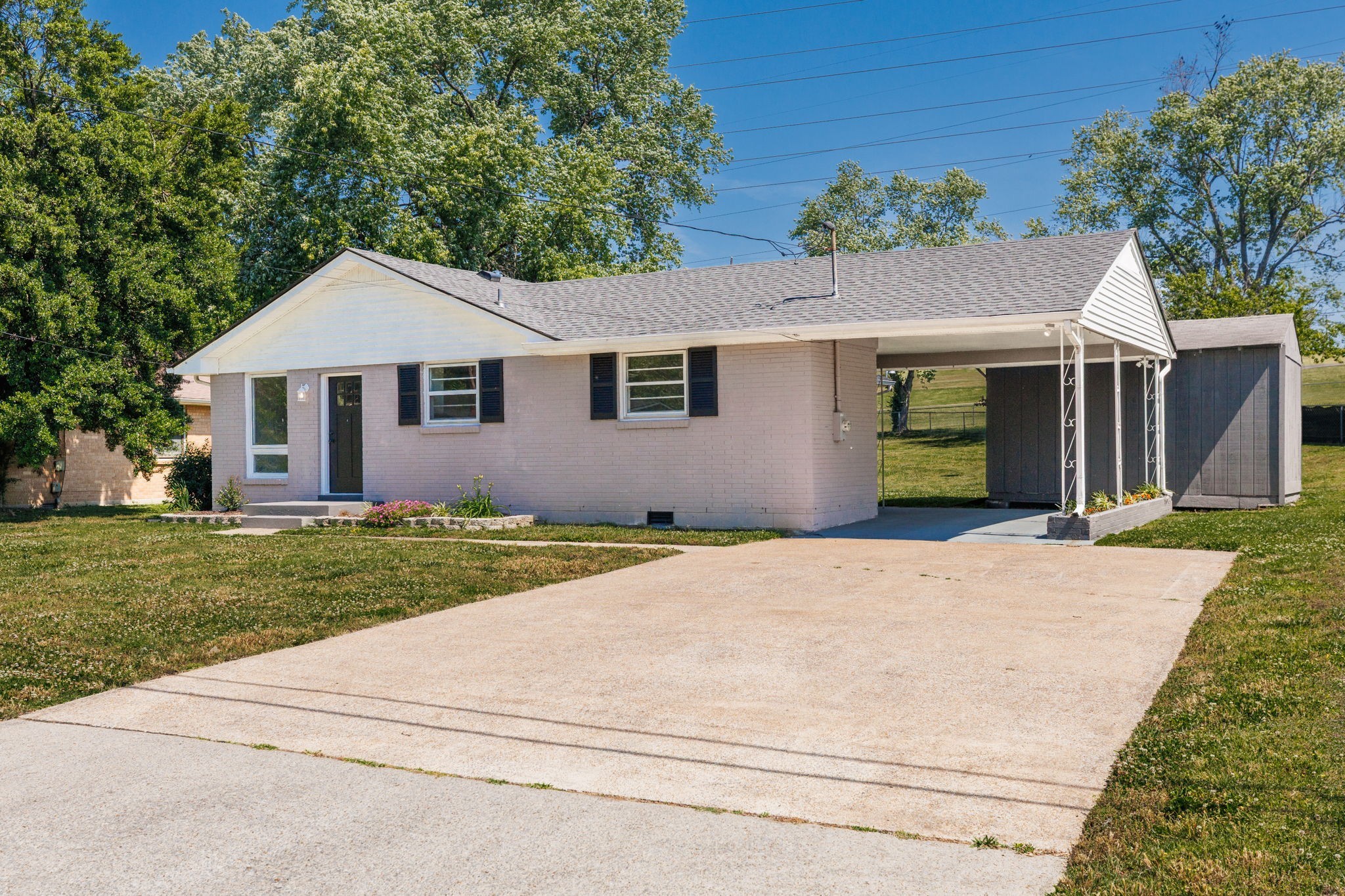3228 Cloverwood Dr