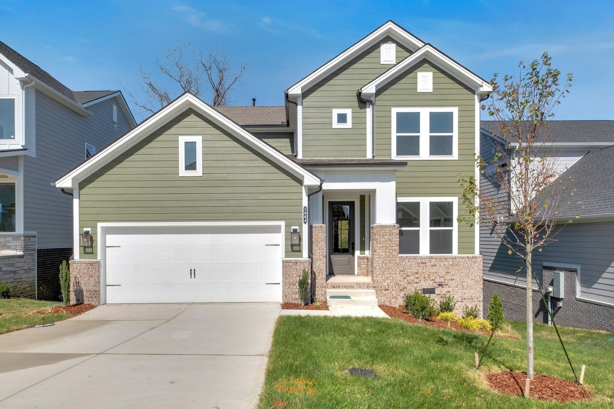 82 Russell Court