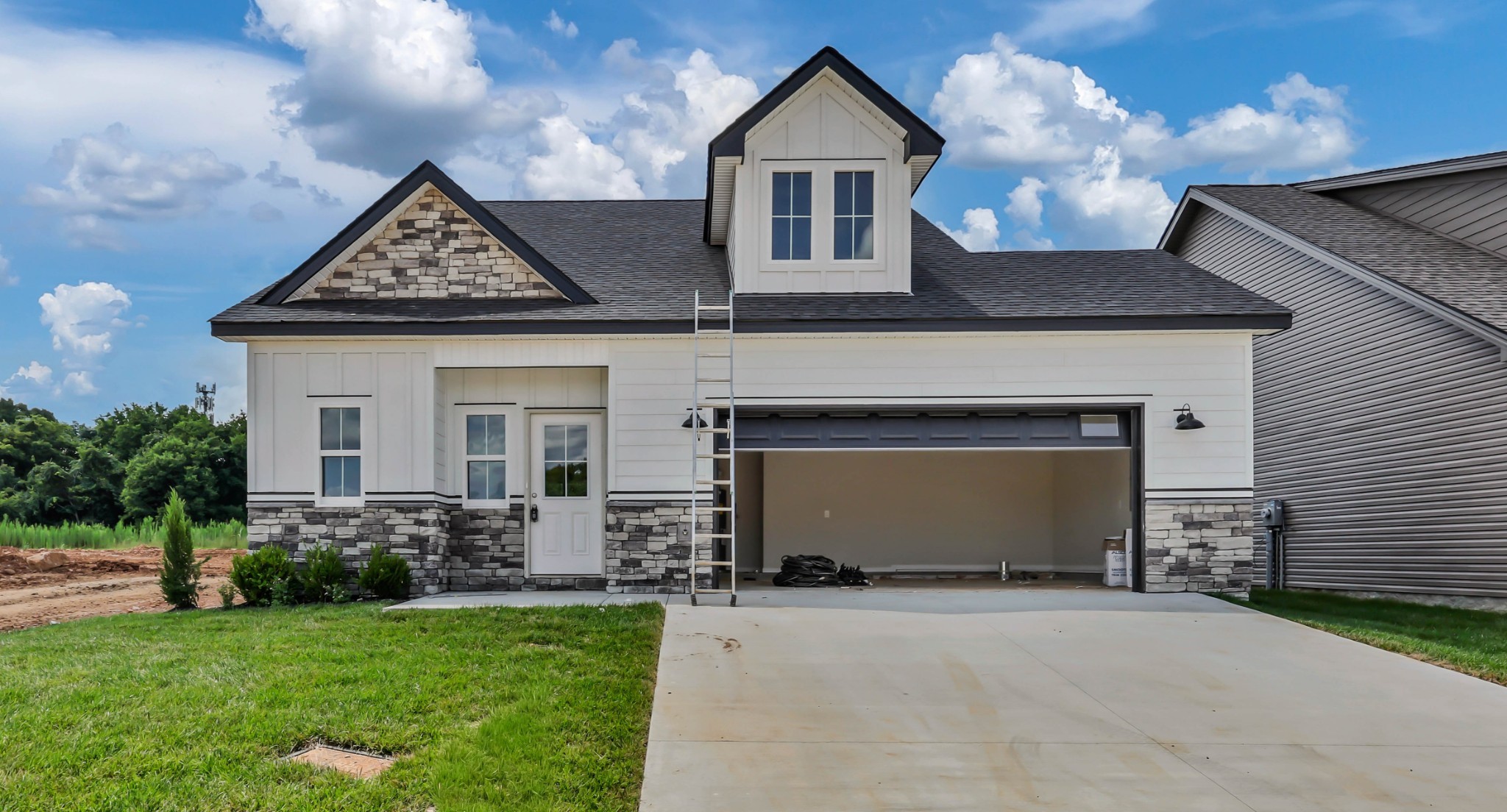 2737 Brewster Dr
