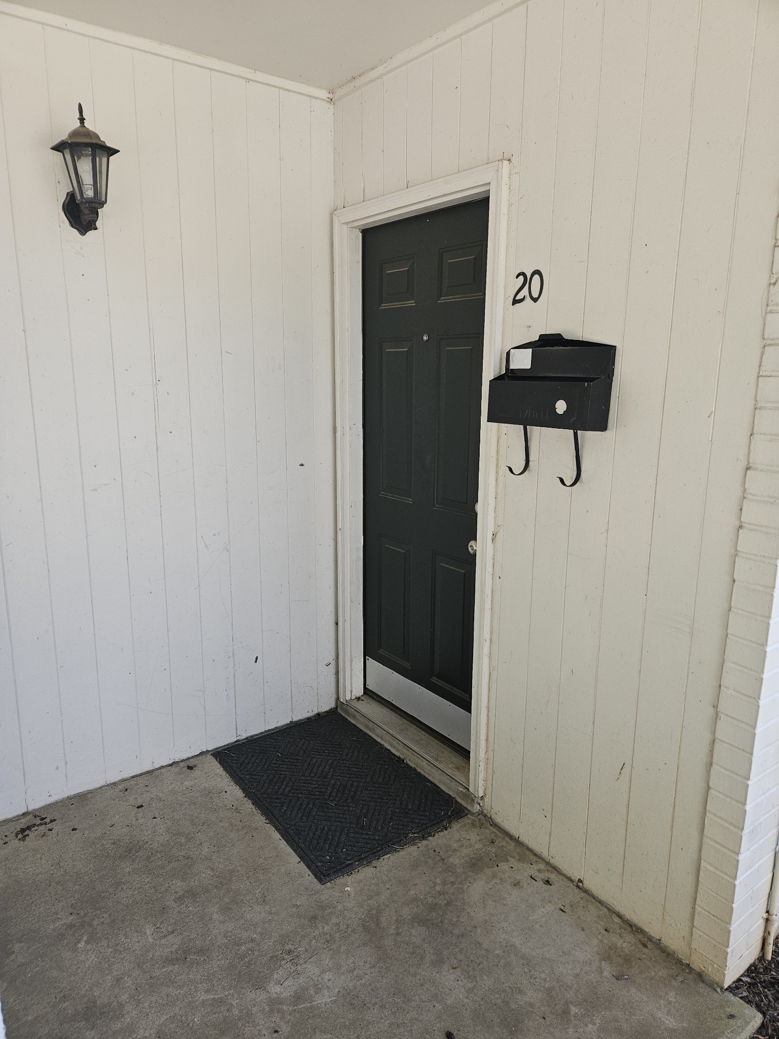 802 E Main St