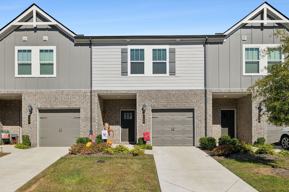 738 Prairie View Dr