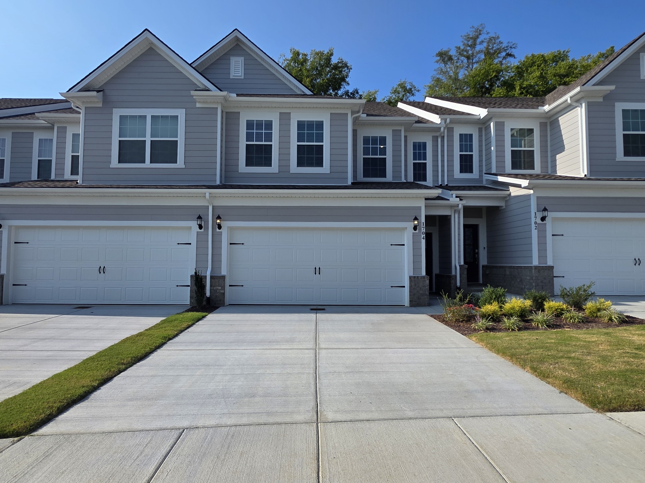 1704 Manuka Ln