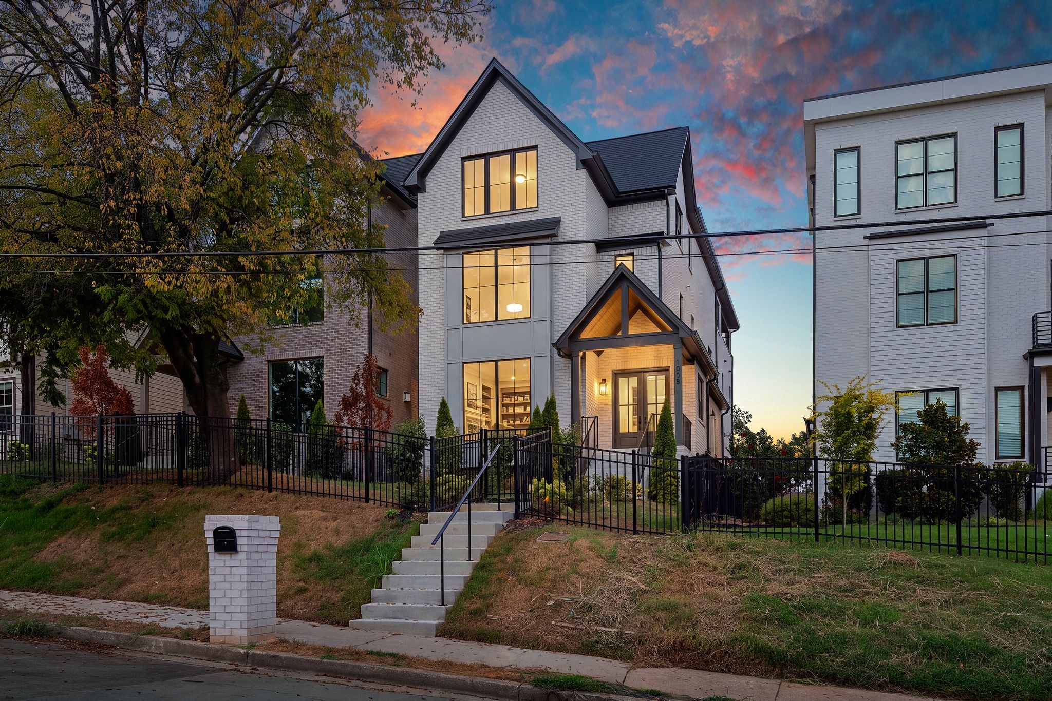 1008 Argyle Ave