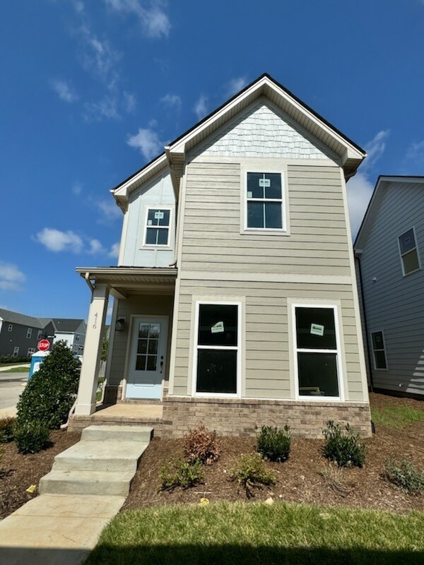 416 Queen Ln