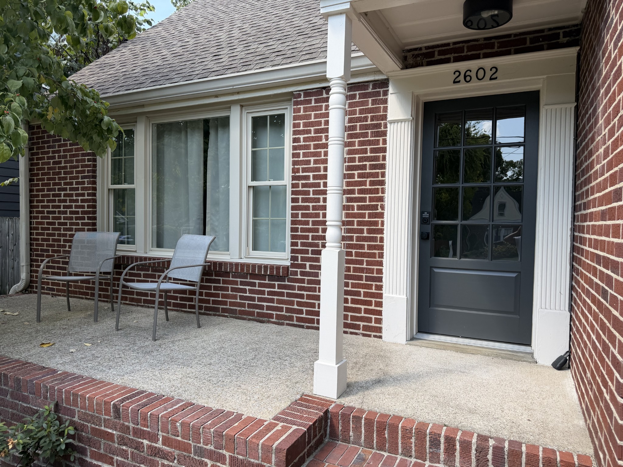 2602 W Linden Ave