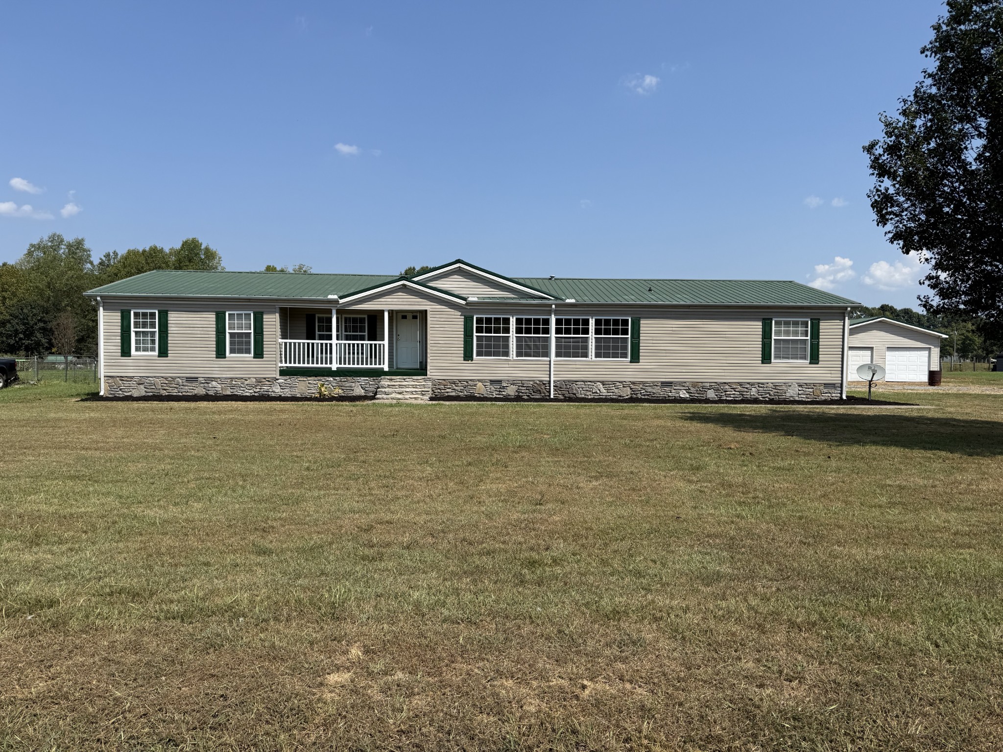 935 Pointe Ln