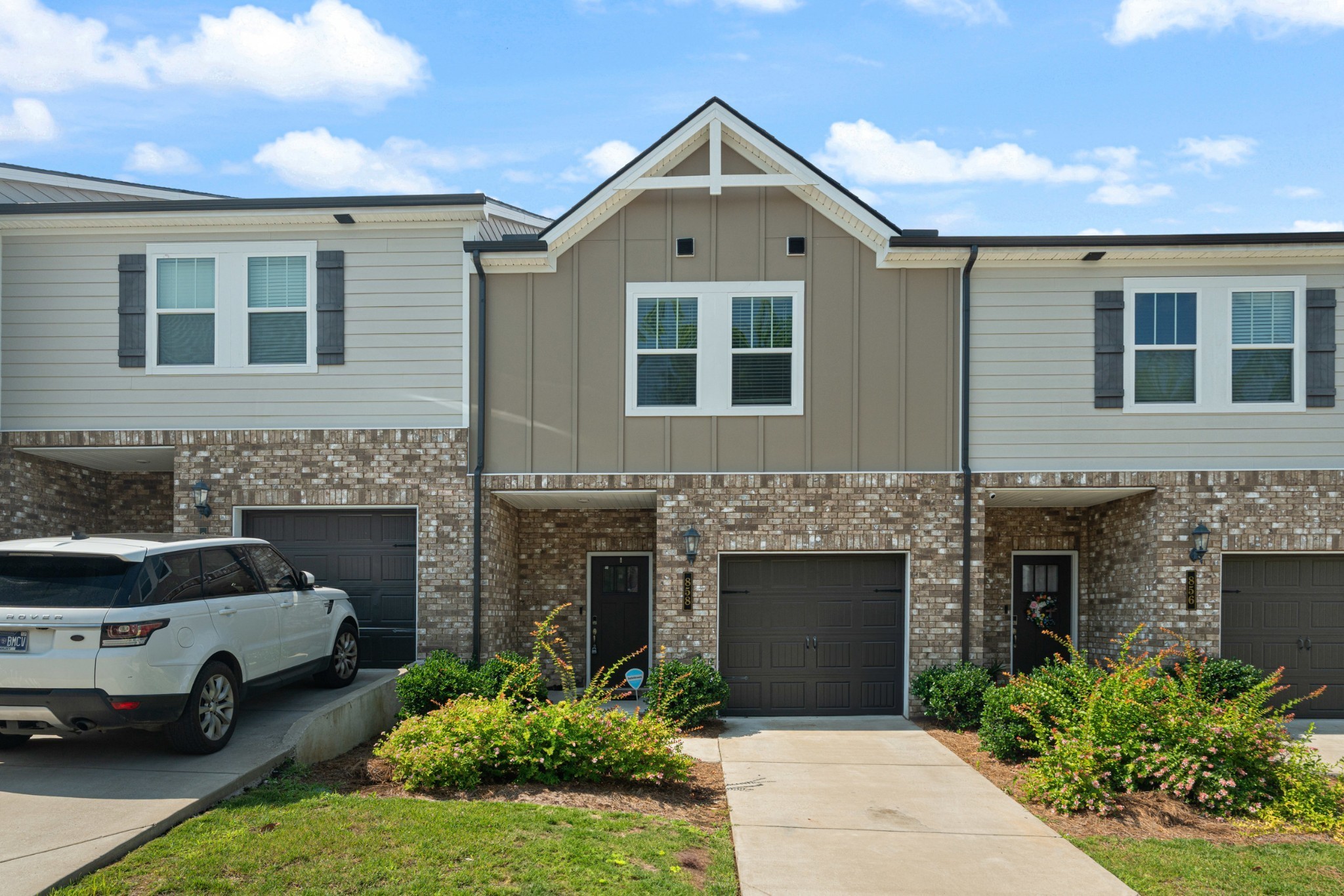 858 Longleaf Ln