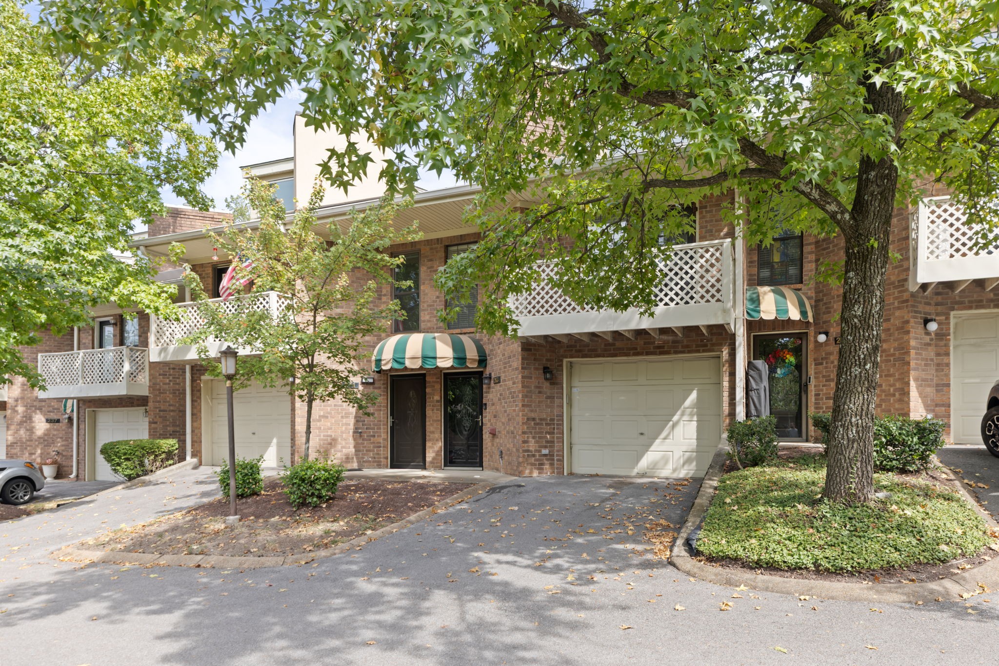 243 Glenstone Cir