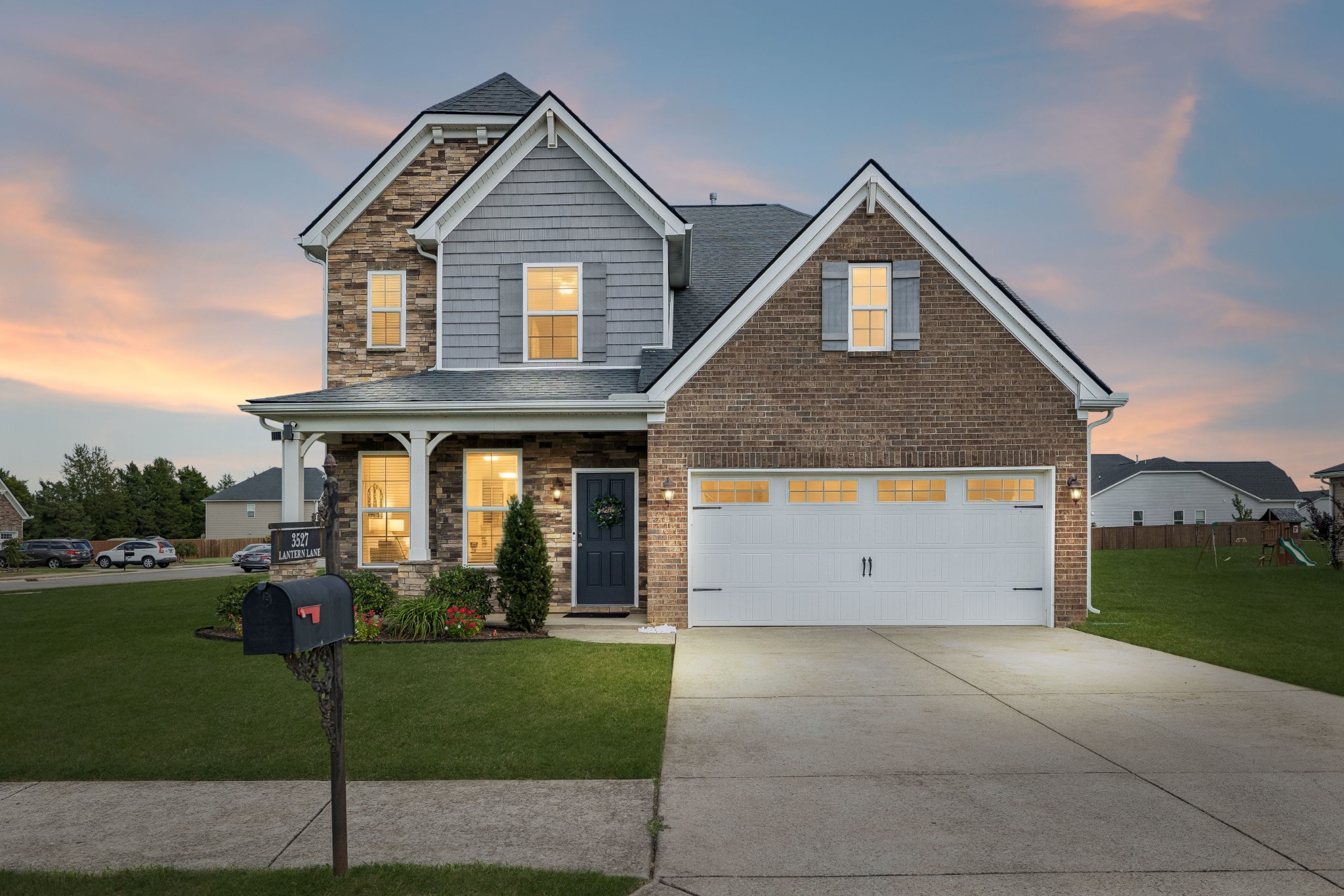 3527 Lantern Ln