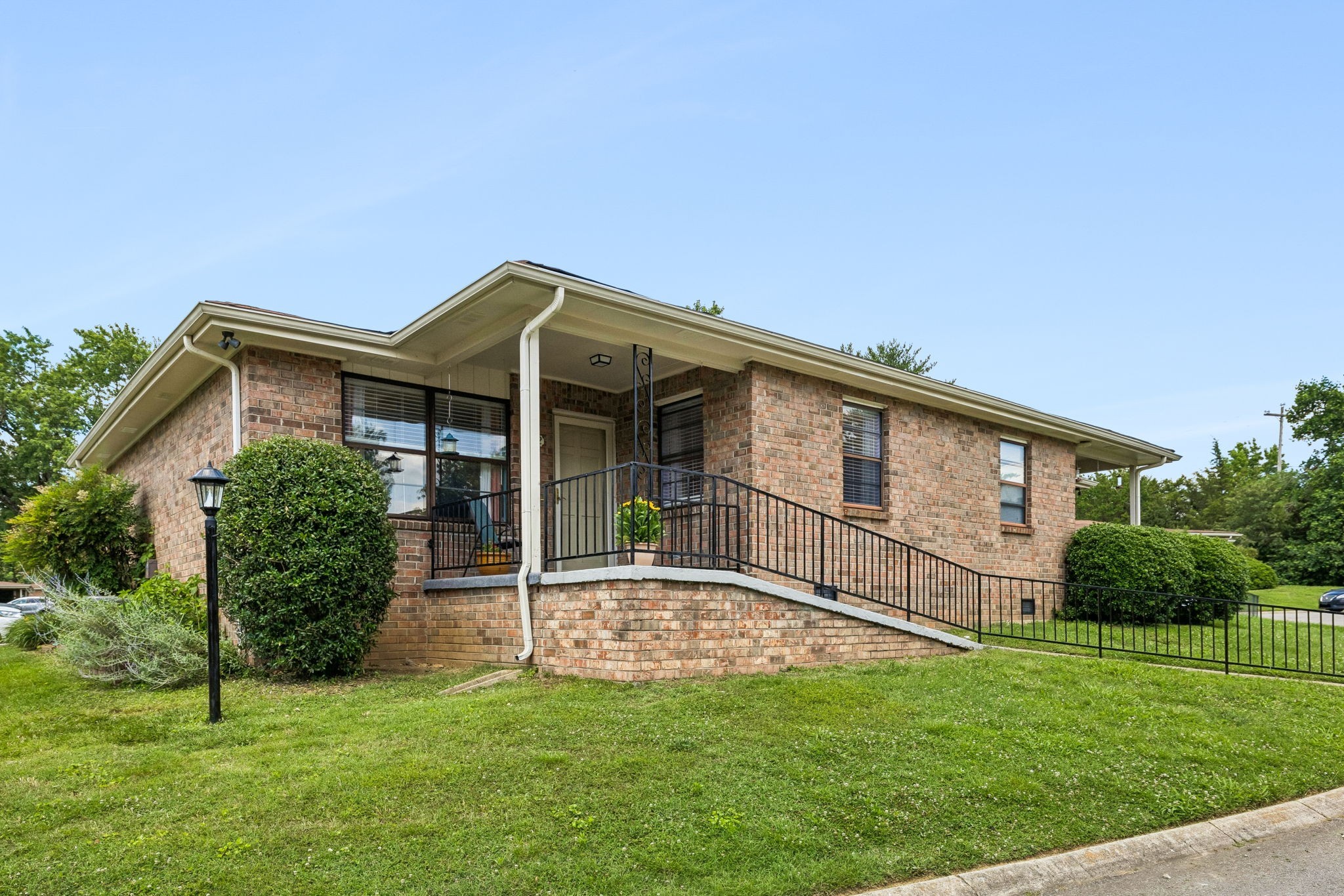 352 Deer Lake Dr