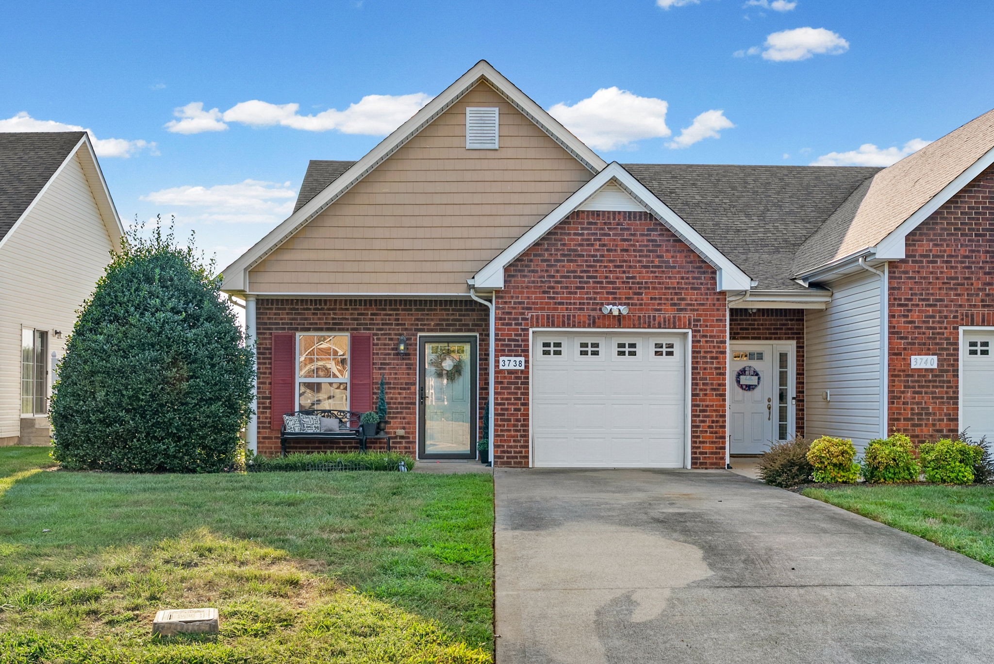 3738 Meadow Ridge Ln