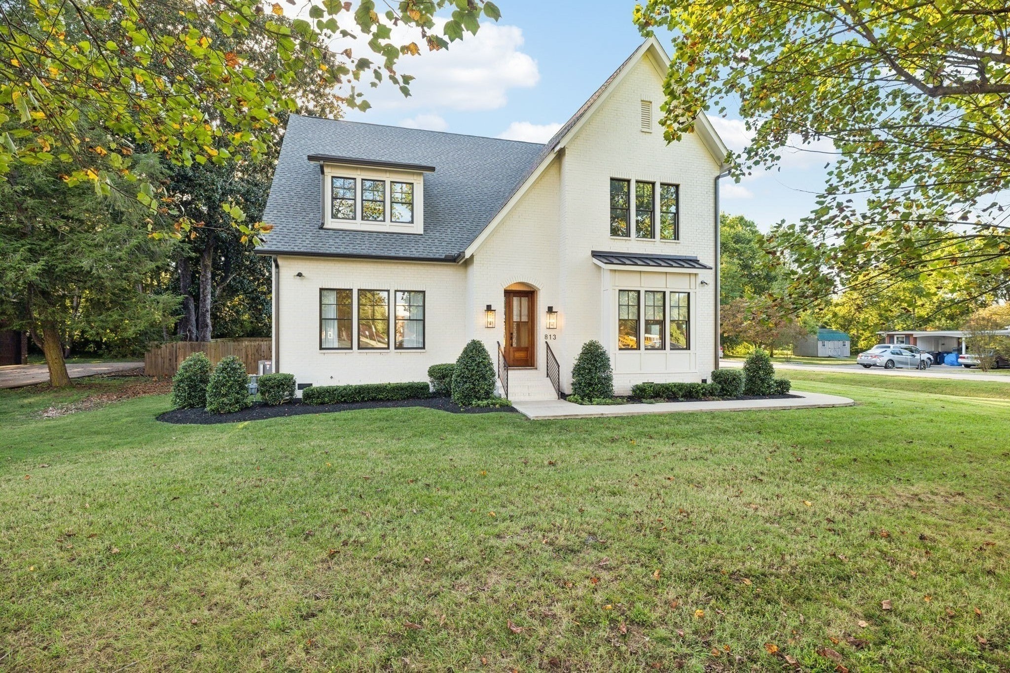 813 Hillsboro Rd