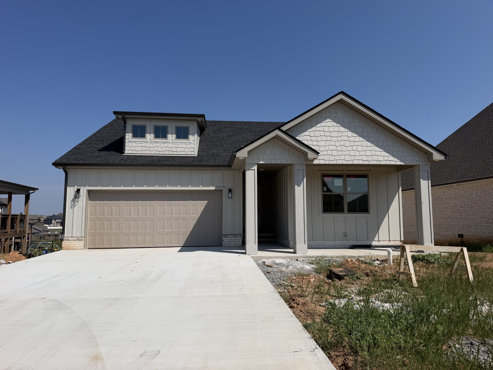 907 Bankside Dr