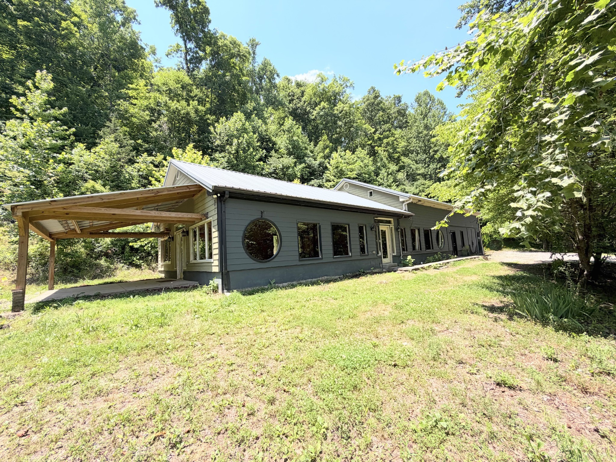4033 New Highway 96, W