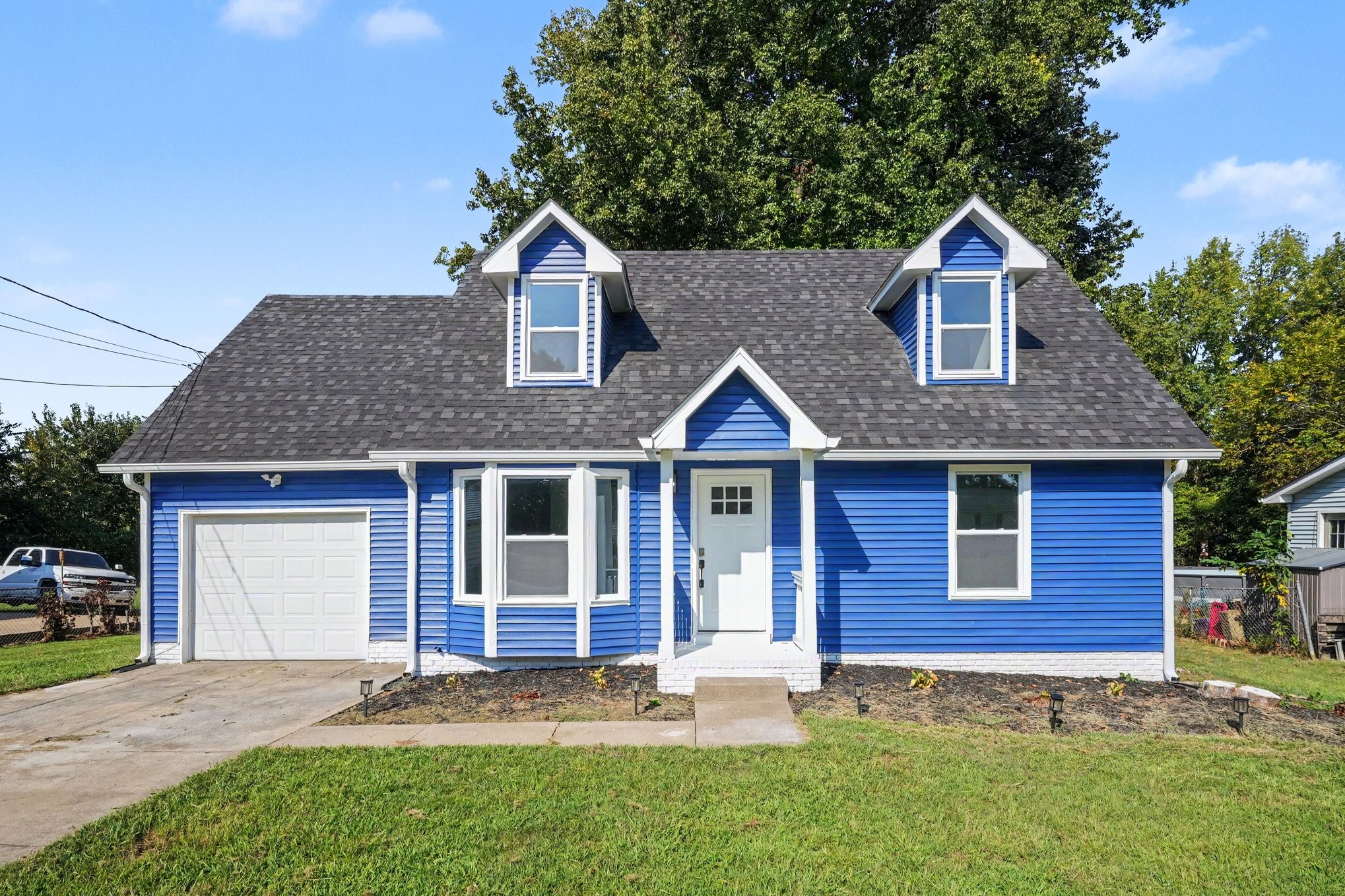 572 Donna Dr