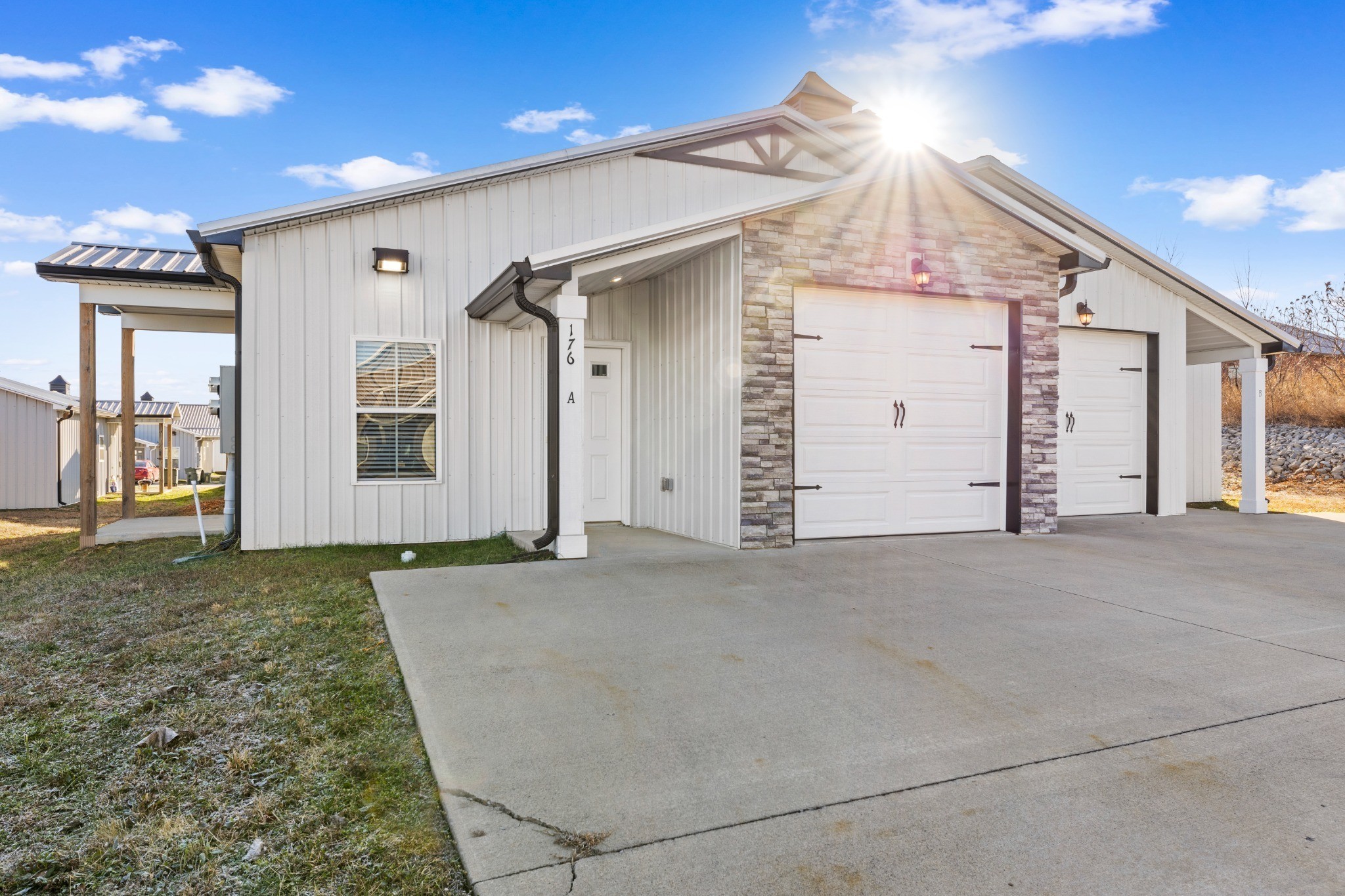 196 Bainbridge Dr