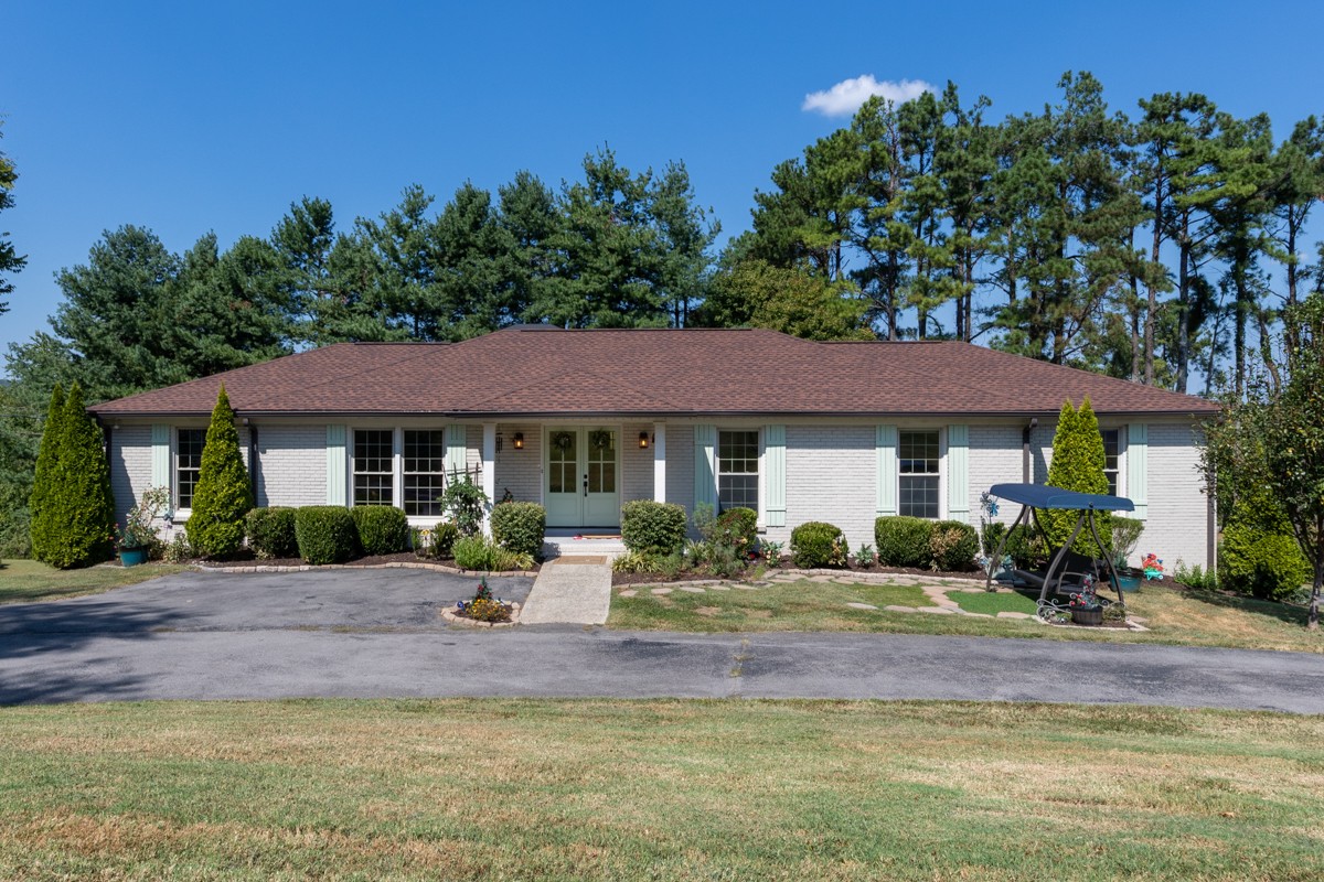 2221 Castlewood Dr
