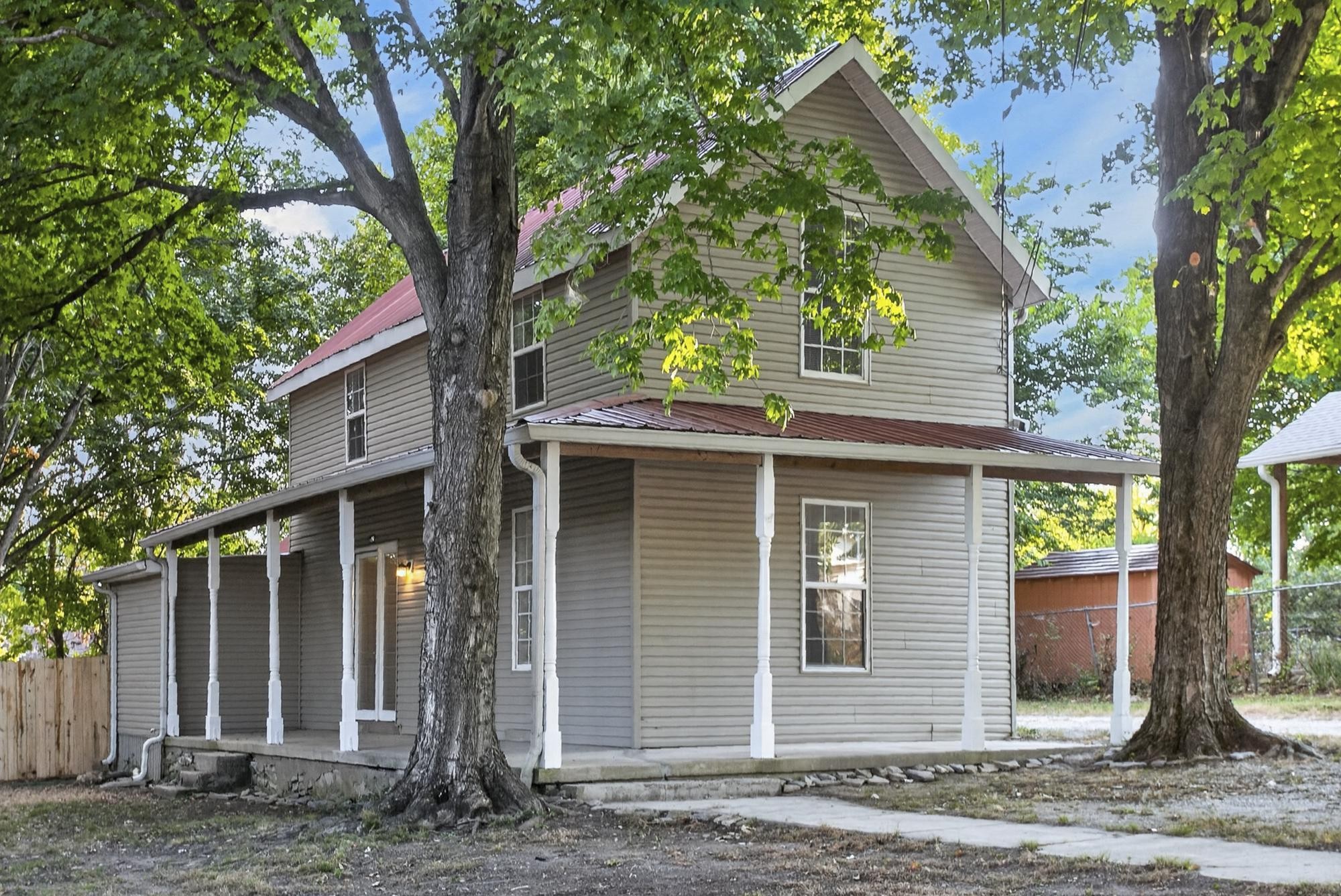 329 W 14th St