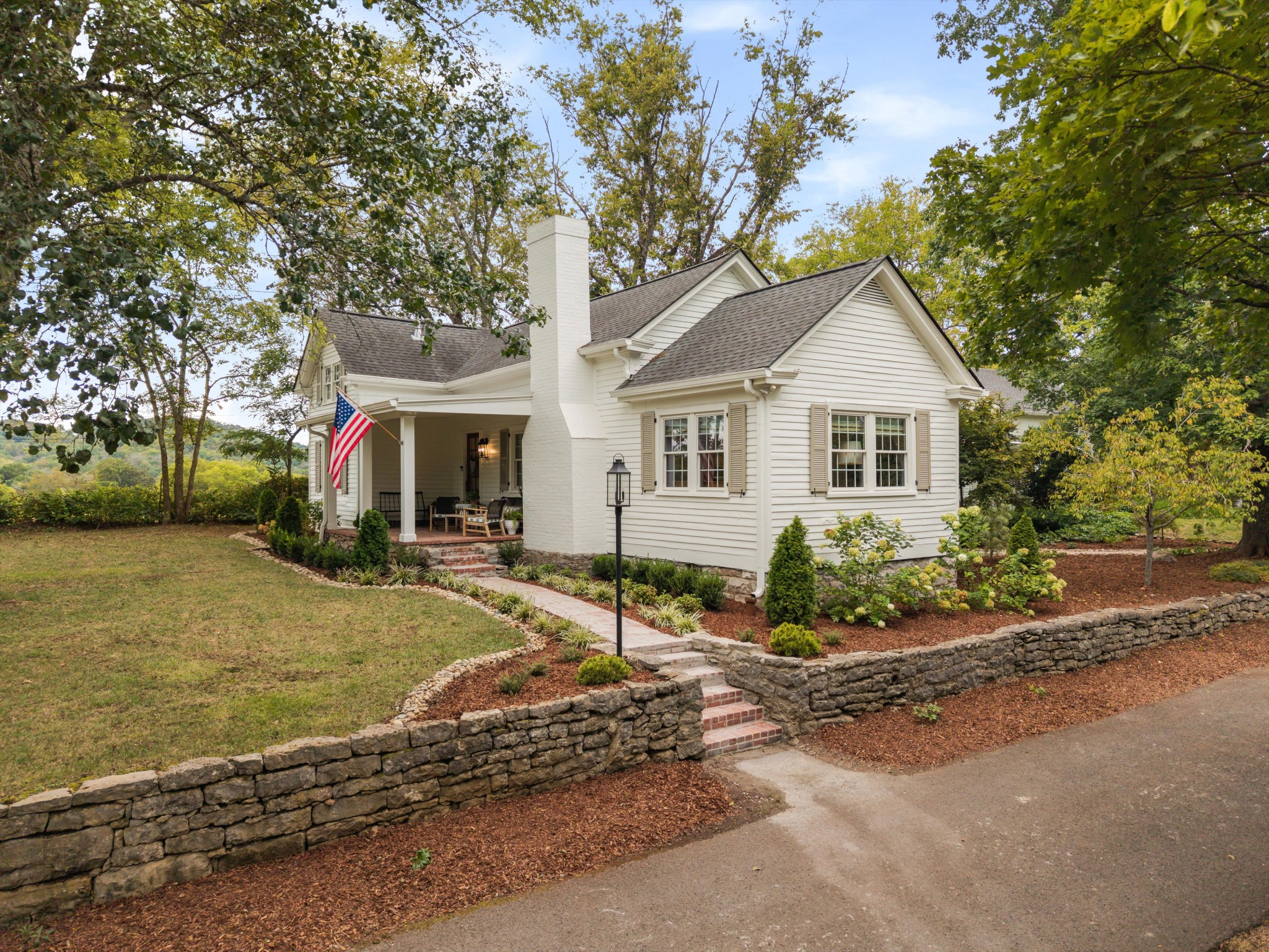 3045 Hillsboro Rd