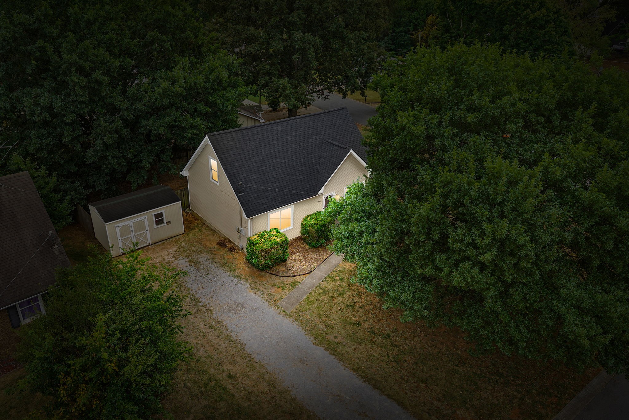 1901 Roan Dr
