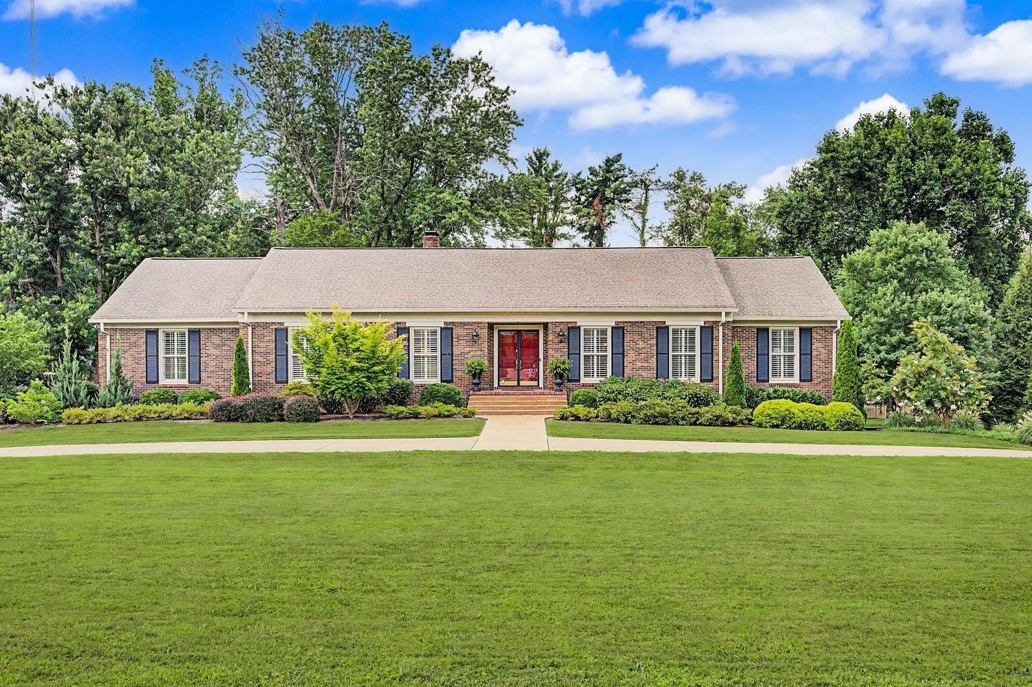 1913 Shamrock Dr